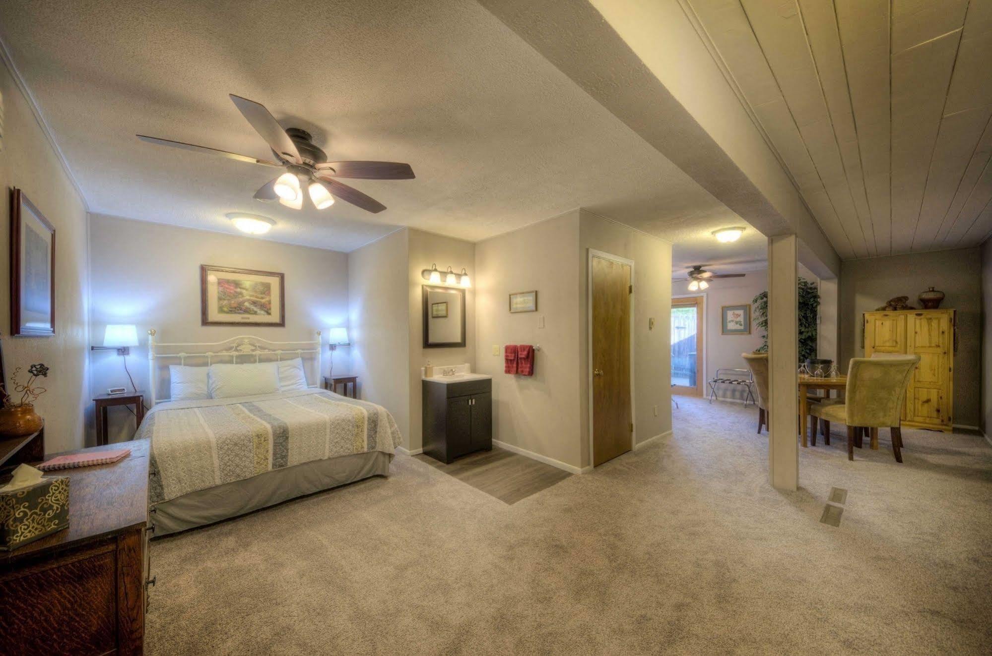 Black Forest Inn Bed & Breakfast Rapid City Bagian luar foto
